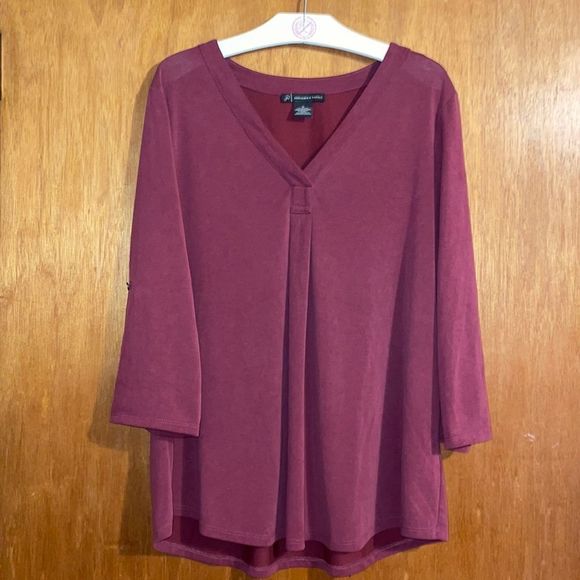 •ADRIANNA PAPELL•WINE 3/4 CONVERTIBLE SLEEVE V-NECK BLOUSE IN SIZE MEDIUM - Picture 3 of 6